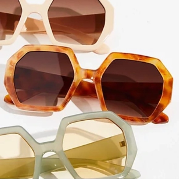 Free People Accessories - Free People Honeycomb Oversized Amber Tortoise Sunglasses